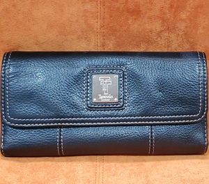 NEW Tignanello Black Pebble Leather Wallet